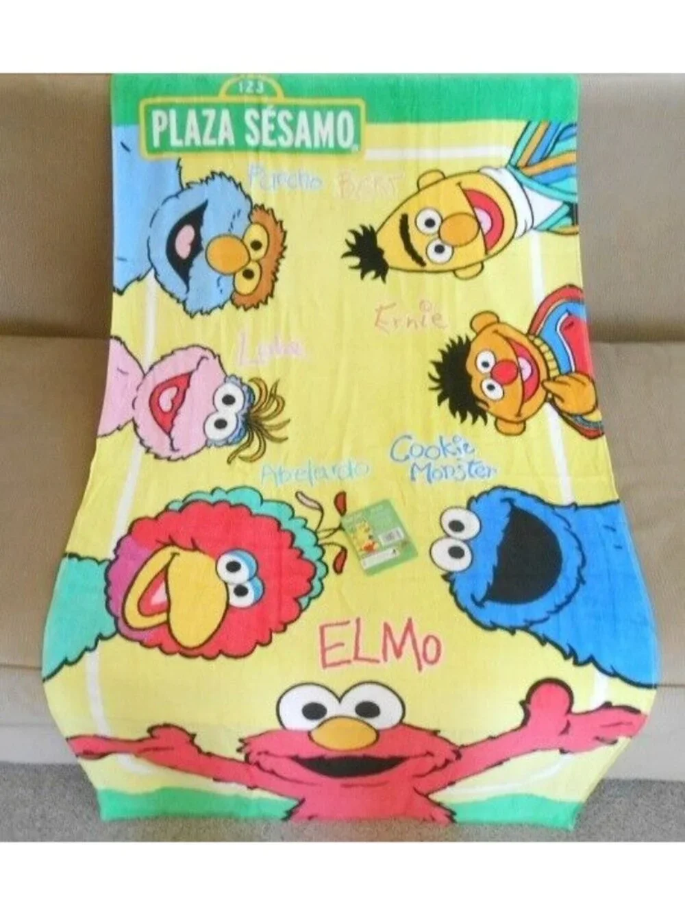 New Sesame Street Elmo Amigos Lola Bert Ernie Large Bath Beach Pool Gift Towel
